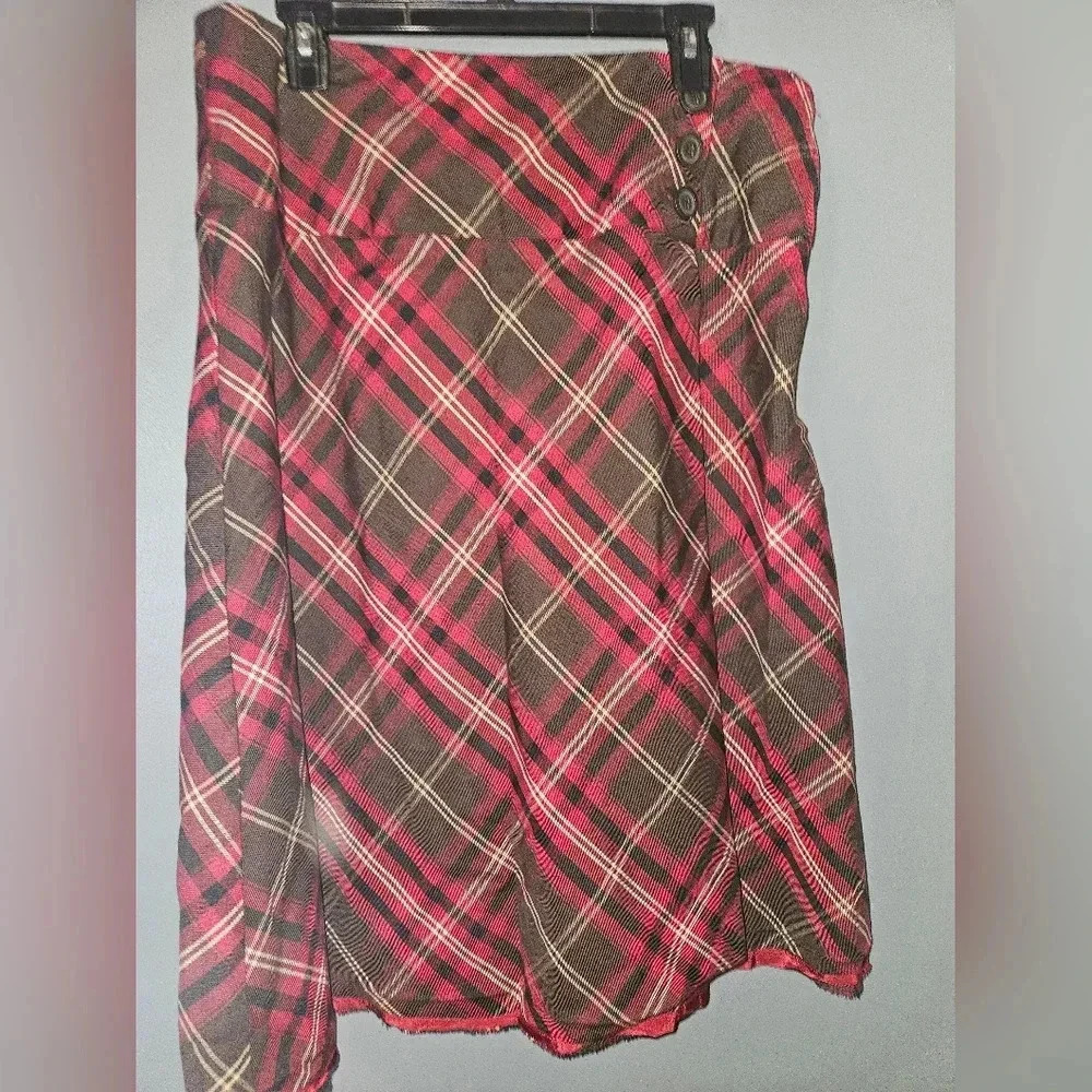 East 5th Womans Plaid Skirt Size 16.